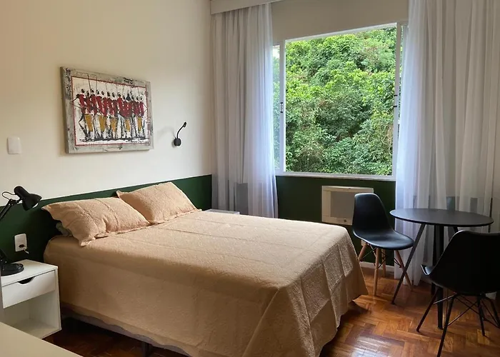 Ap Copa, qto e sala c vista indevassável p/ verde